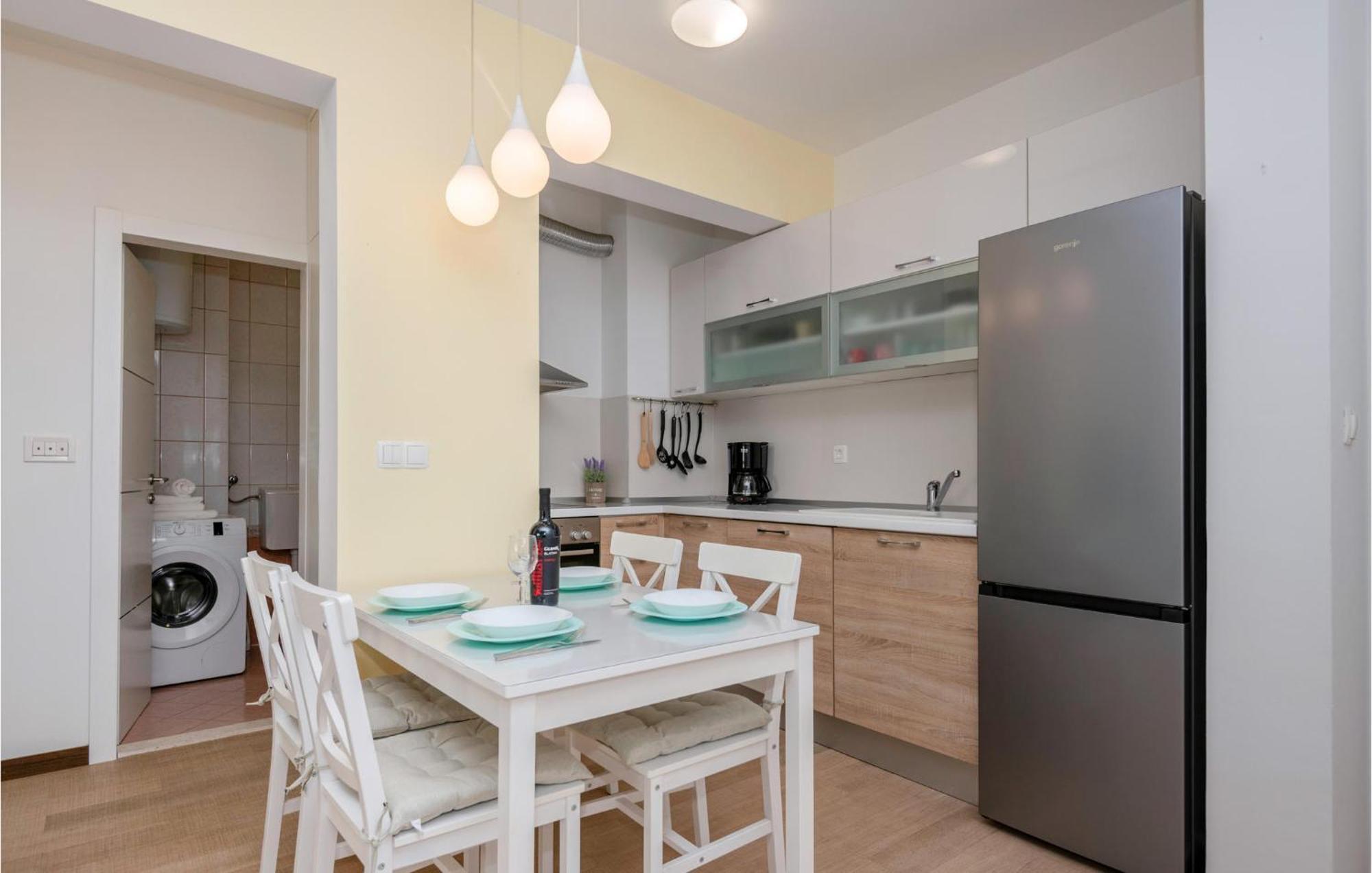 1 Bedroom Beautiful Apartment In Baška Voda Buitenkant foto