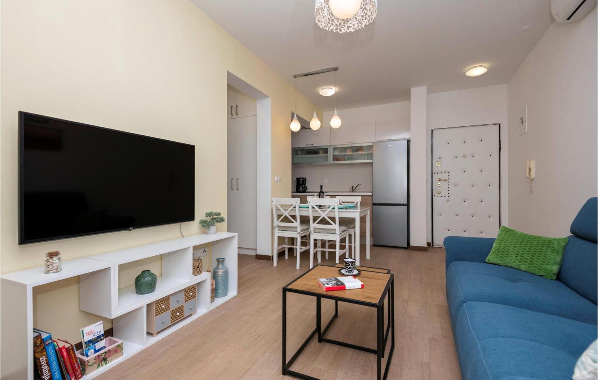 1 Bedroom Beautiful Apartment In Baška Voda Buitenkant foto