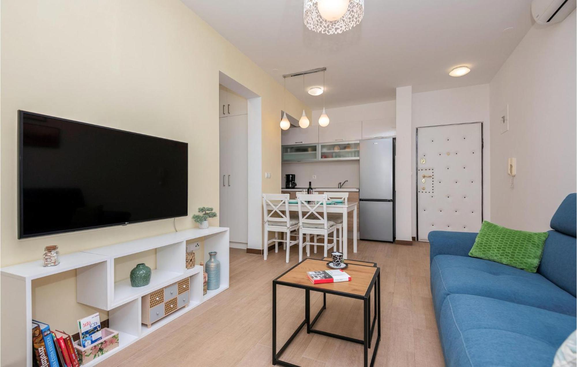 1 Bedroom Beautiful Apartment In Baška Voda Buitenkant foto